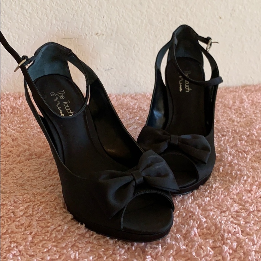 Nina Women’s satin peep toe with bow